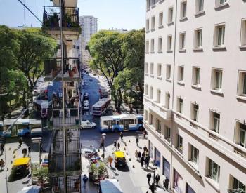 4 Amb. al Frente c/ Balcón, Cochera y Vigilancia